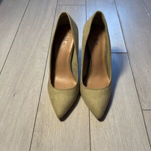 Call it spring High heels